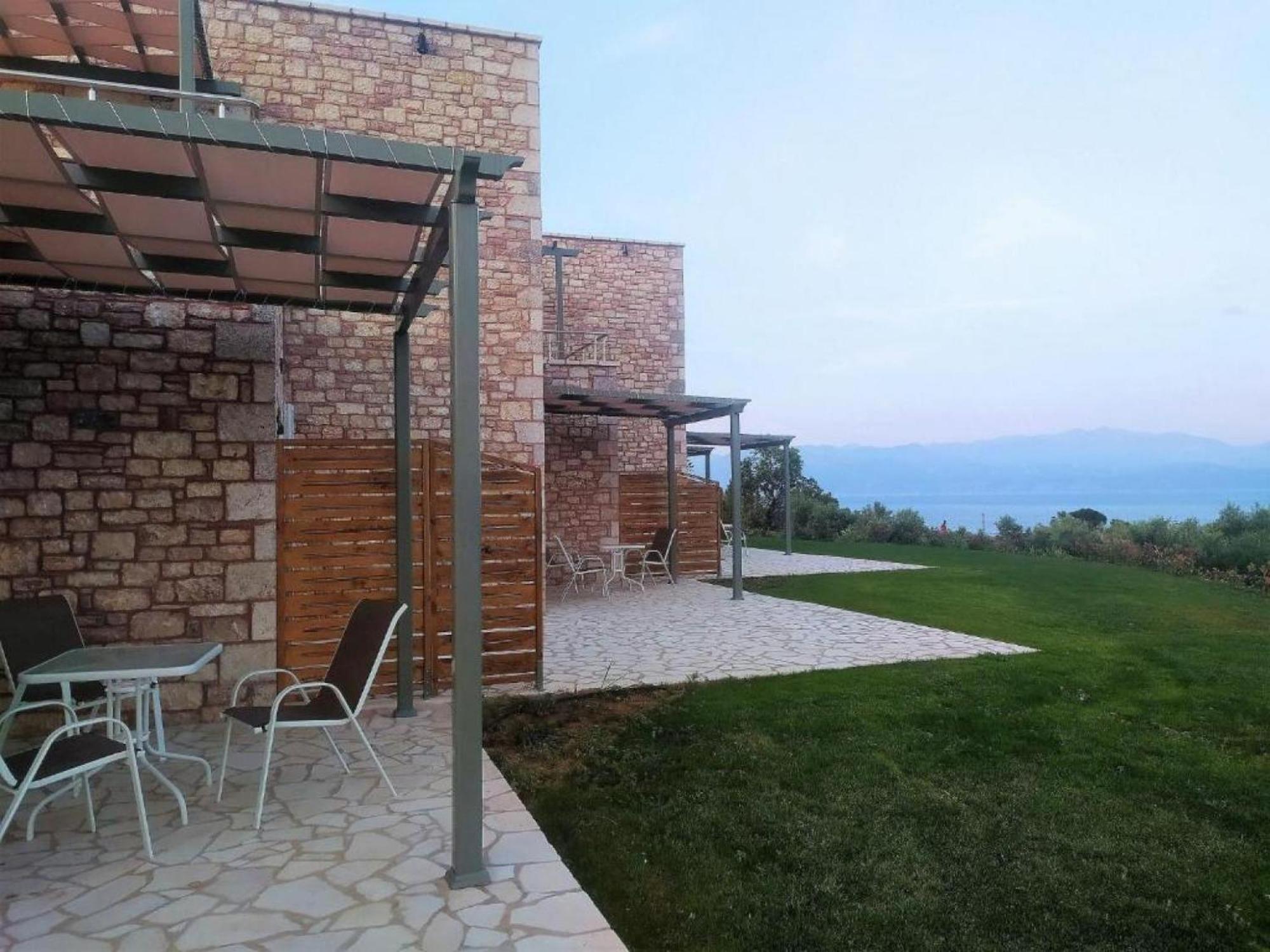 Stone Bay Houses In Messinia Kalamaki Beach Area Chrani Exterior photo